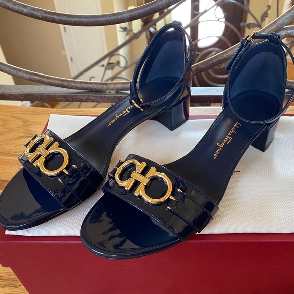 Salvatore Ferragamo Navy COMO 30 Sandals NWT - Picture 3 of 4